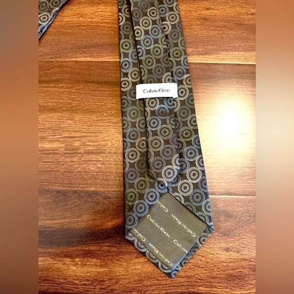 🍂SALE🍂 CALVIN KLEIN Vintage 100% Silk Dark Gray/Green Geometric Tie - Picture 3 of 10